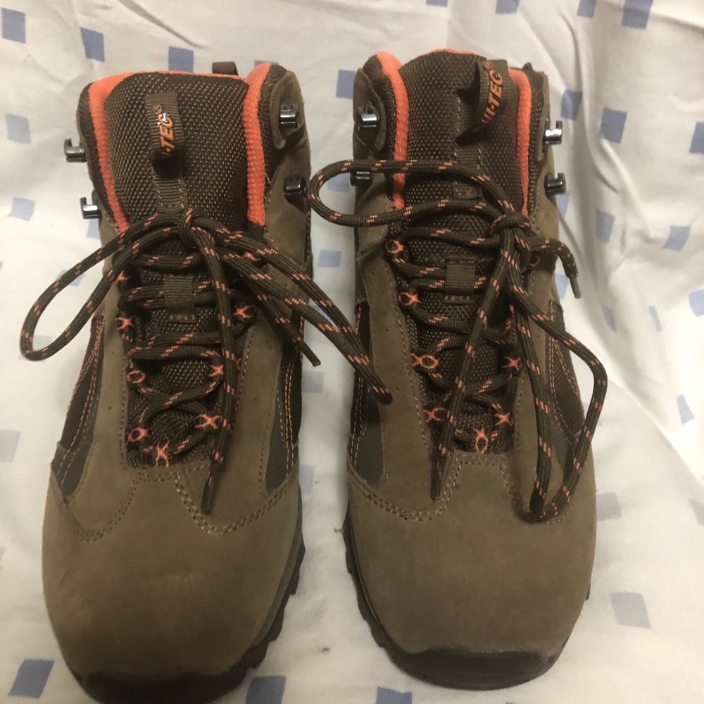 Boots hi tec (new) smoky free pet free